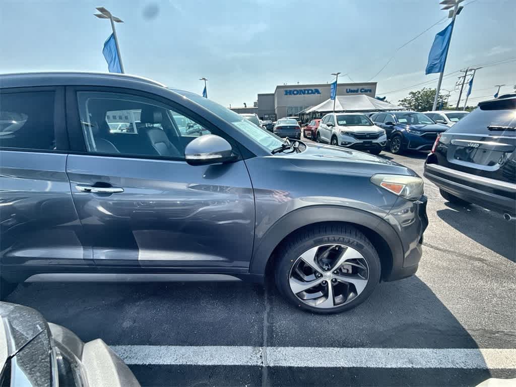 Thumbnail: 2017 Hyundai Tucson - 8