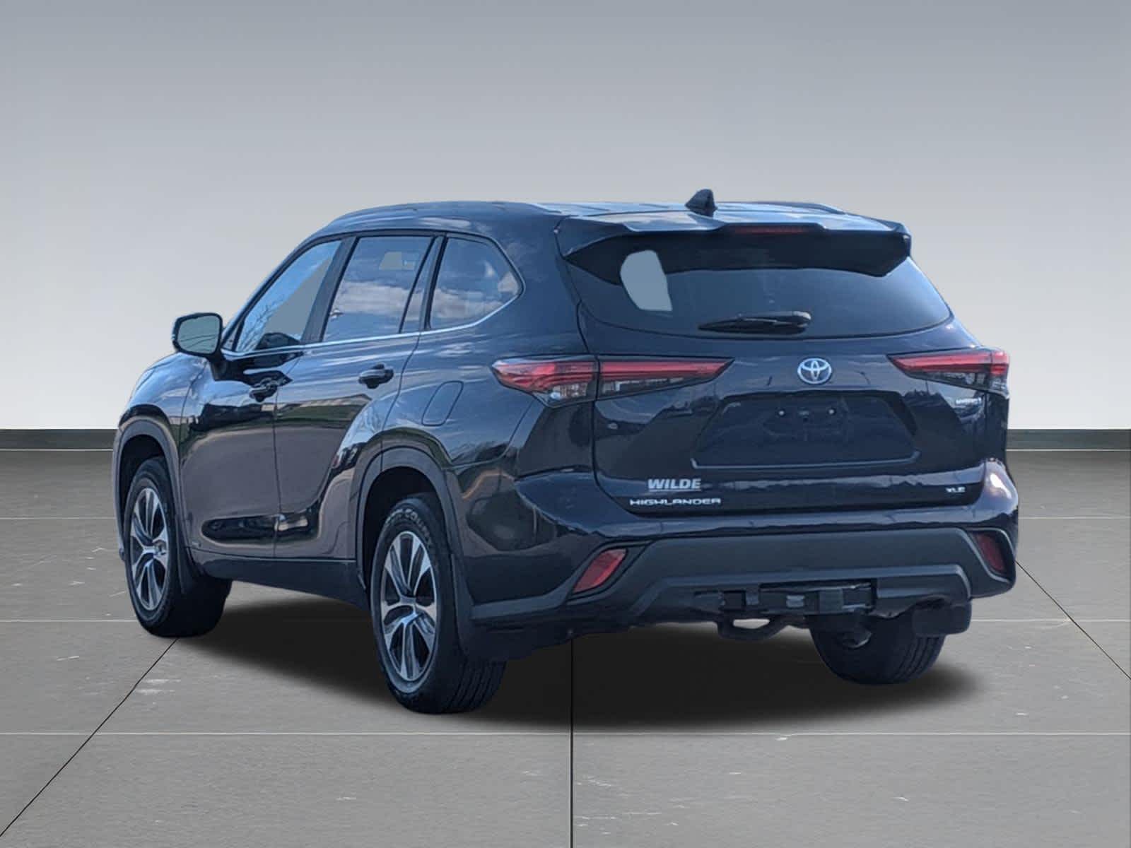 Thumbnail: 2023 Toyota Highlander - 3