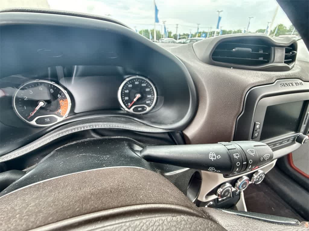 Thumbnail: 2017 Jeep Renegade - 24