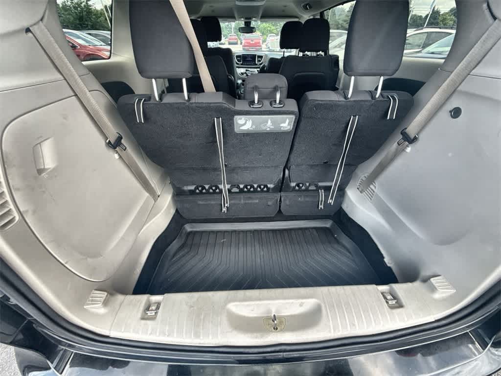 Thumbnail: 2018 Chrysler Pacifica - 34