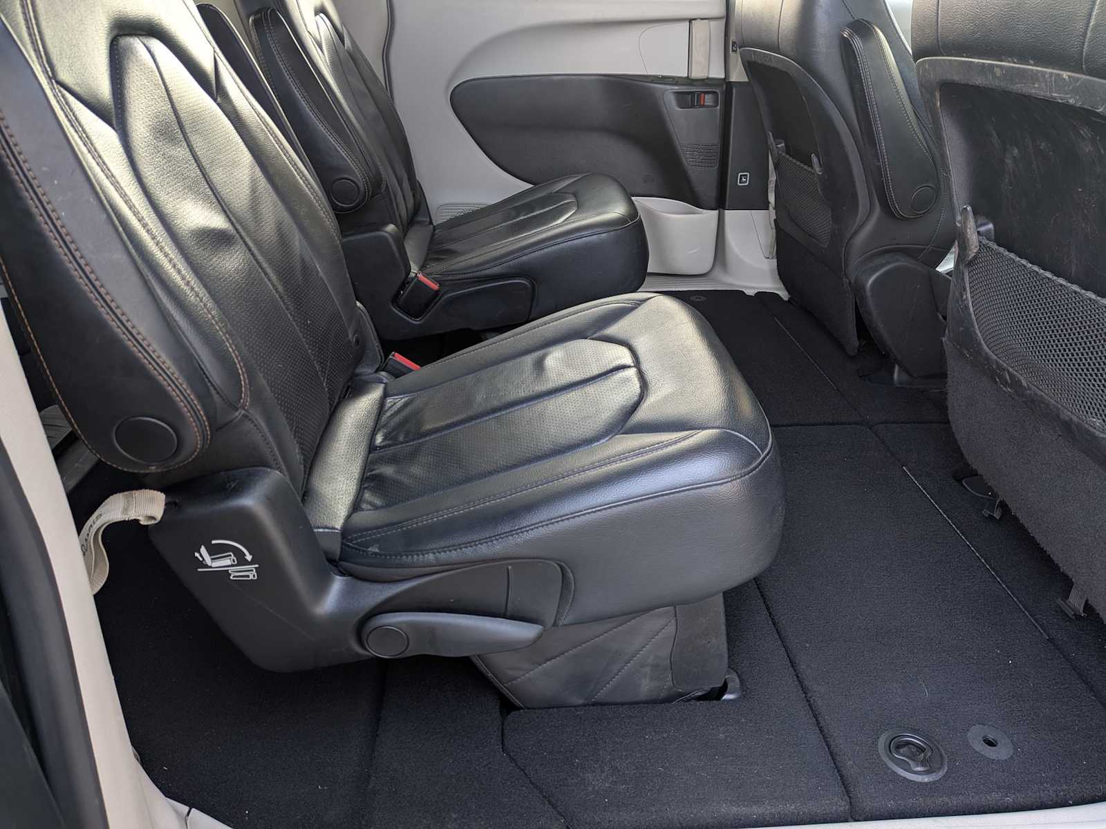 Thumbnail: 2020 Chrysler Pacifica - 18