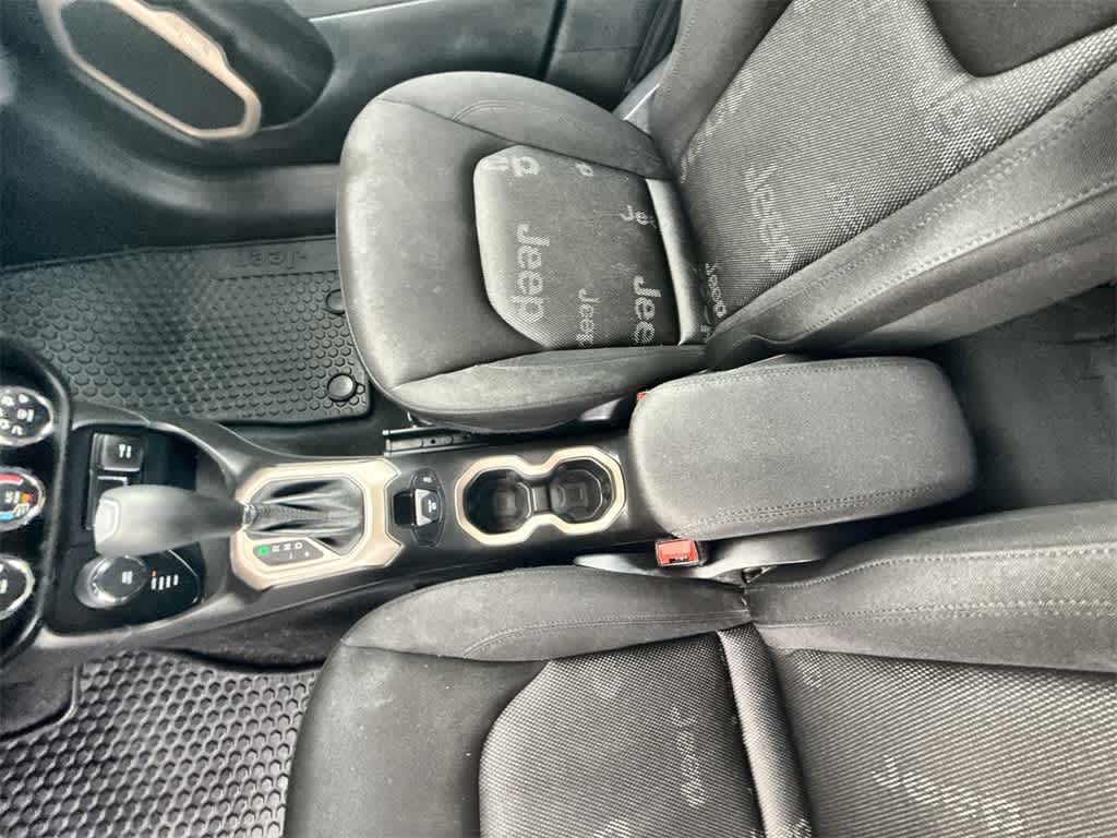 Thumbnail: 2017 Jeep Renegade - 26