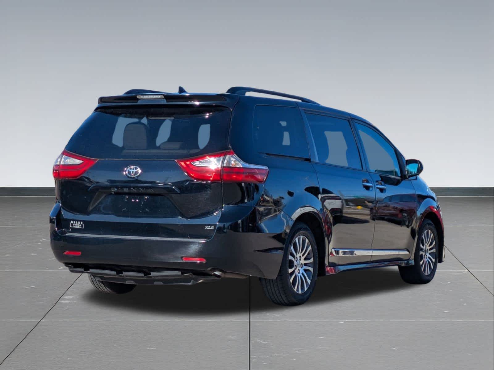 Thumbnail: 2018 Toyota Sienna - 6