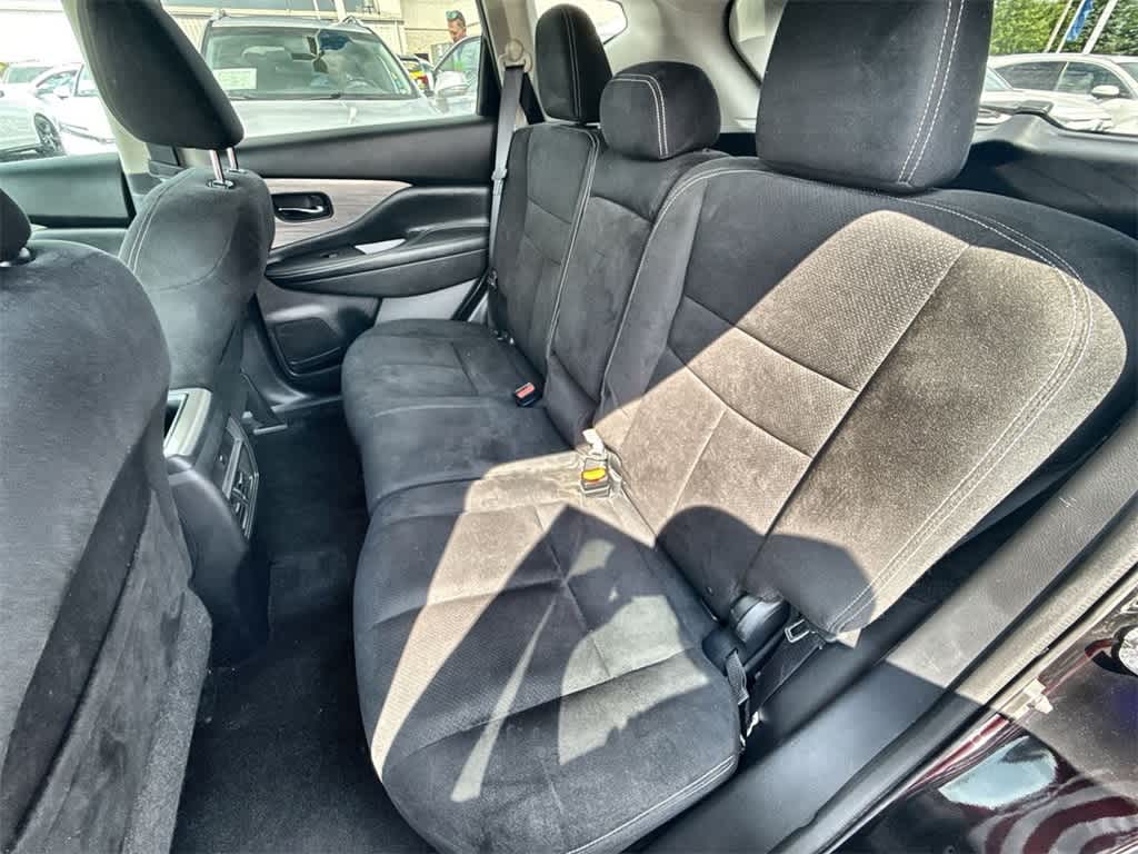 2016 Nissan Murano SV 19