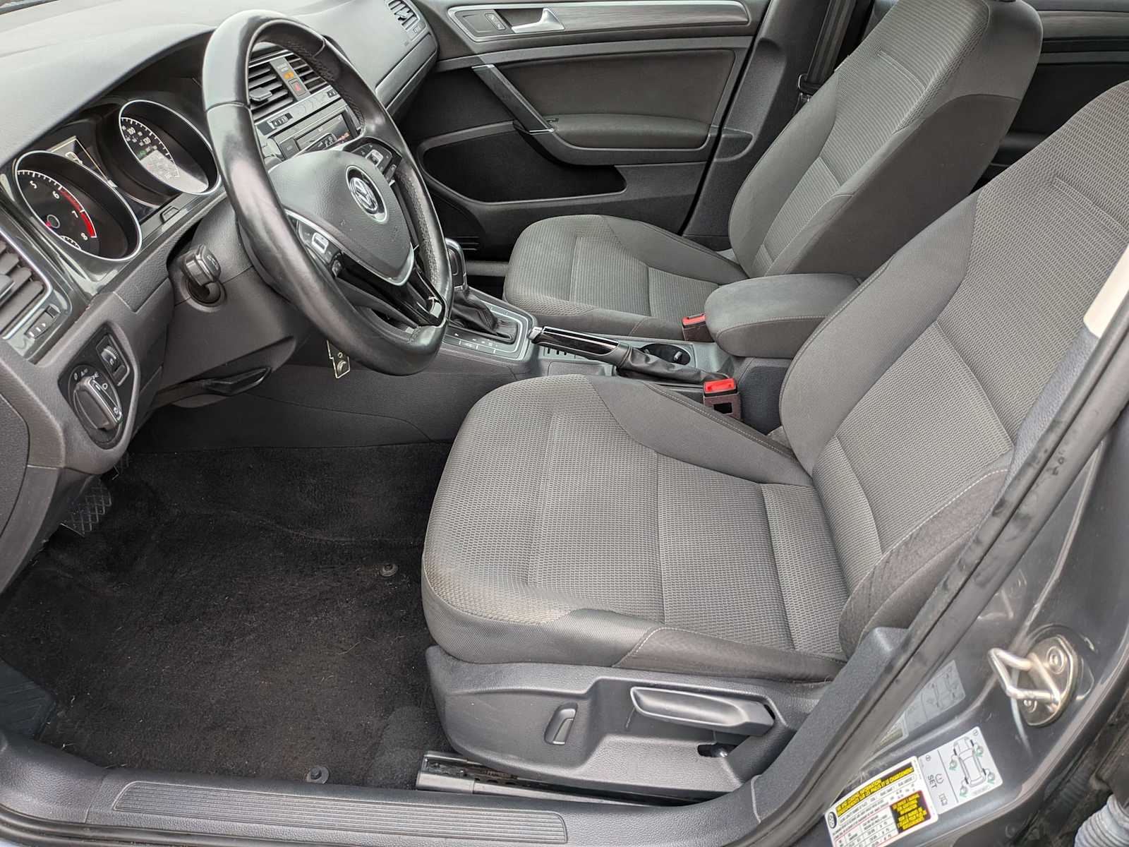 Thumbnail: 2019 Volkswagen e-Golf - 15