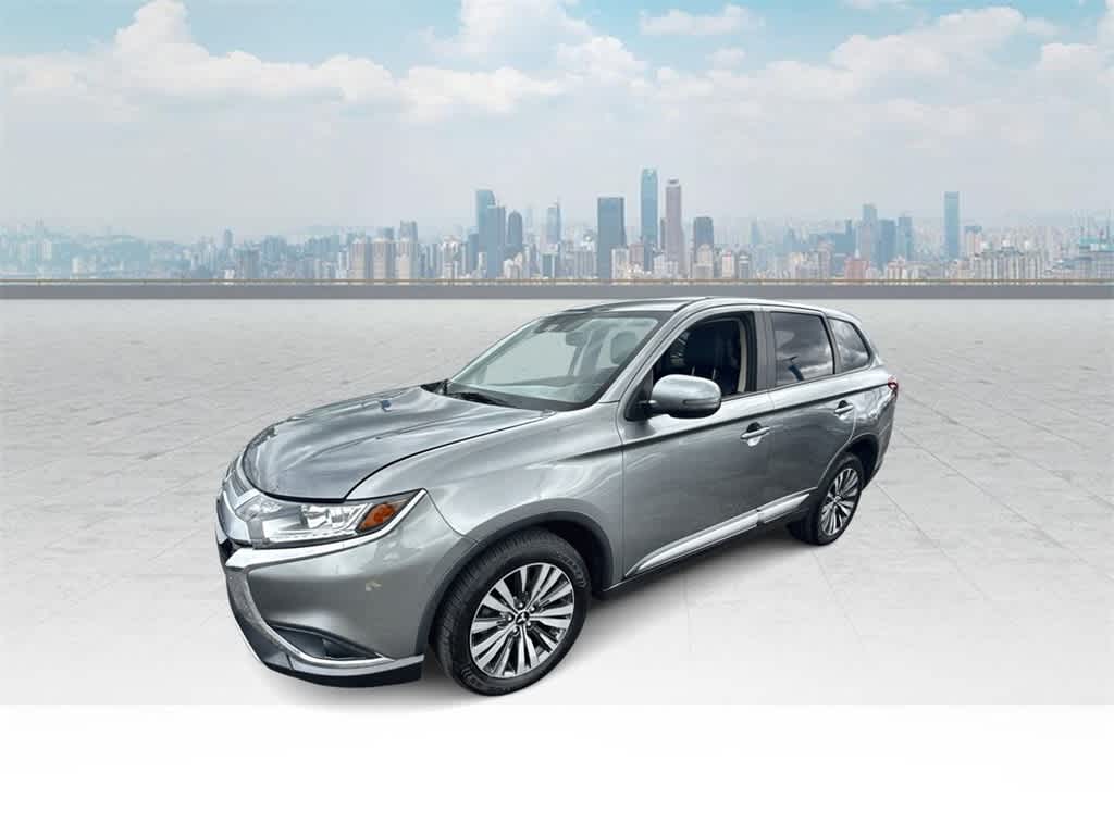 Thumbnail: 2020 Mitsubishi Outlander - 1