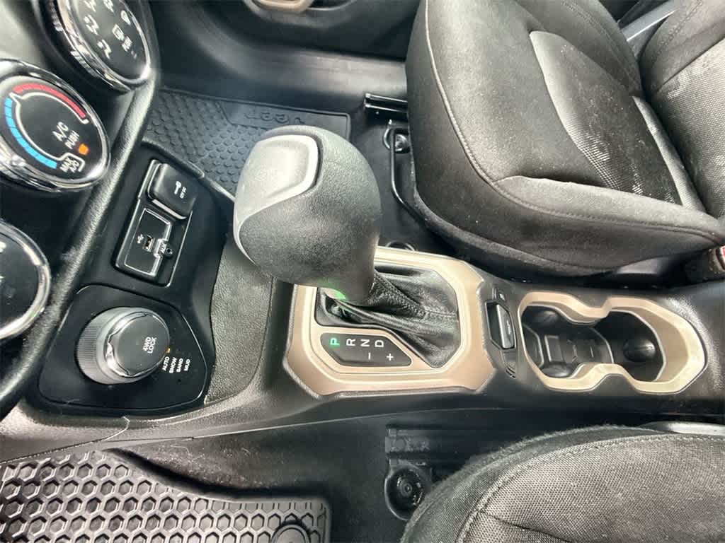 Thumbnail: 2017 Jeep Renegade - 30