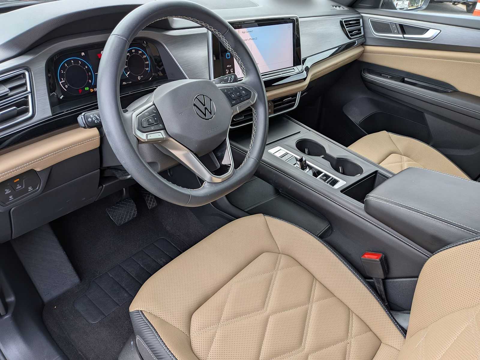 2024 Volkswagen Atlas Cross Sport SE photo 2