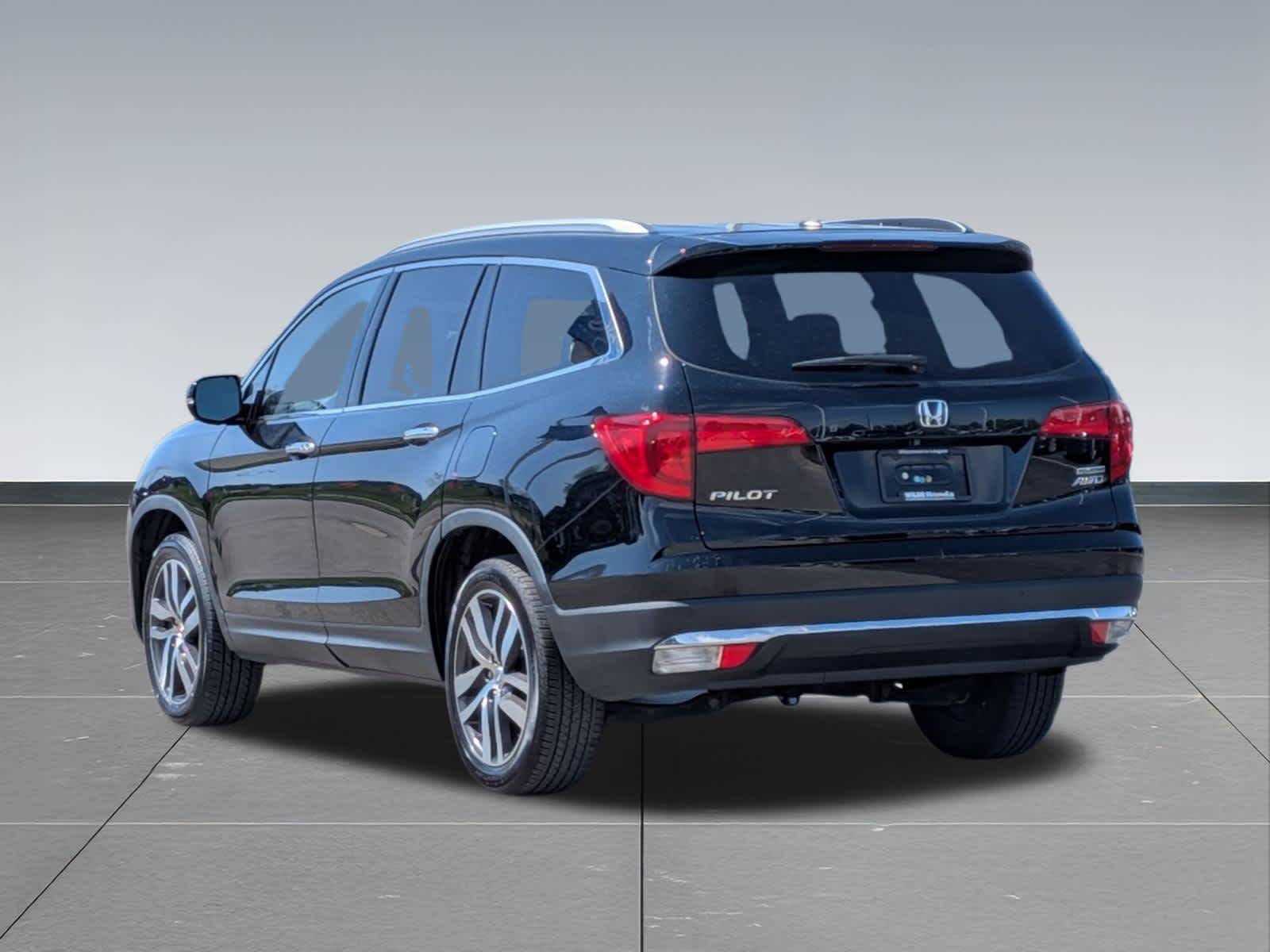 Thumbnail: 2017 Honda Pilot - 3