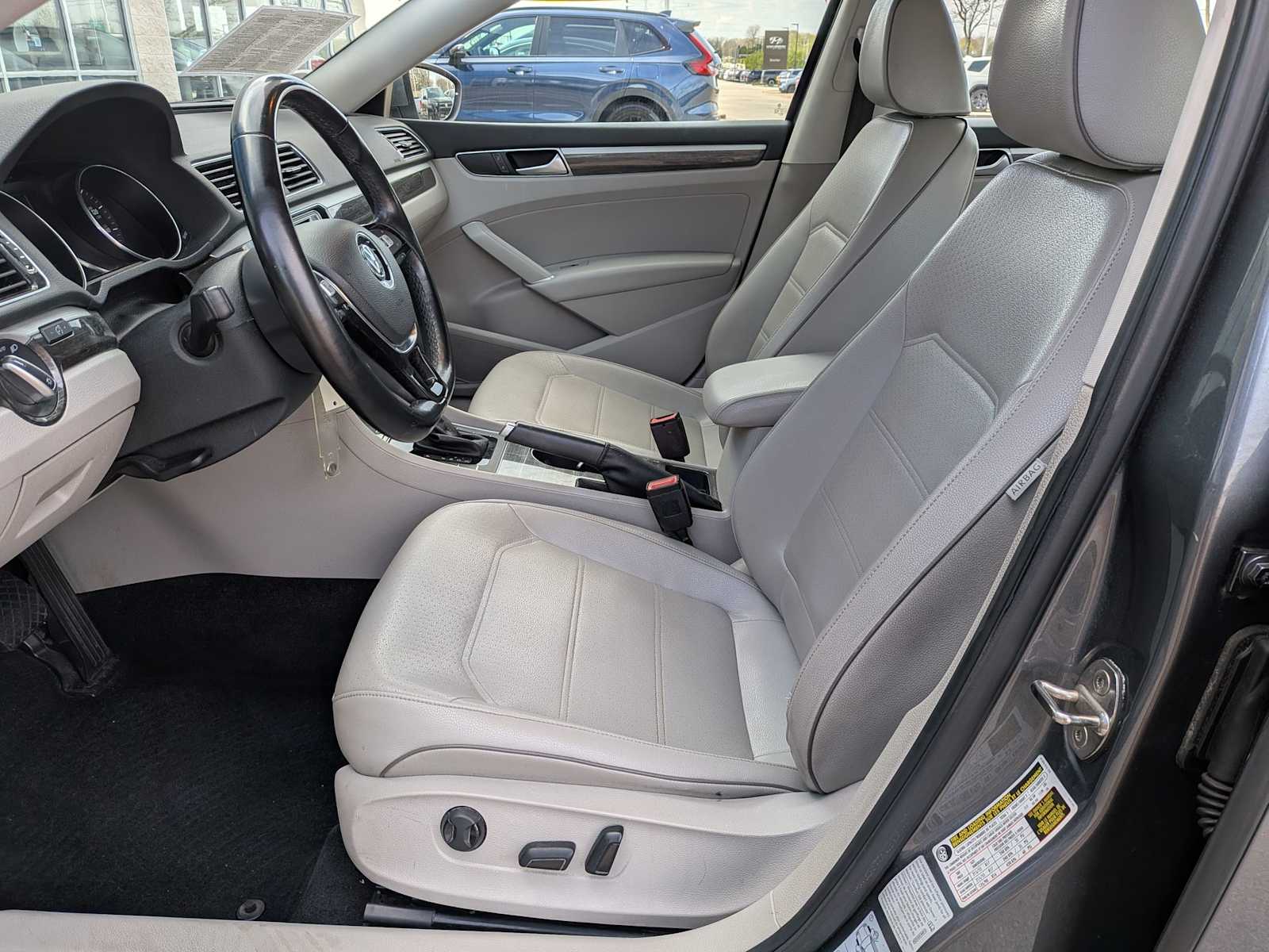 Thumbnail: 2016 Volkswagen Passat - 15