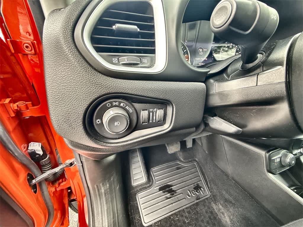 Thumbnail: 2021 Jeep Renegade - 16