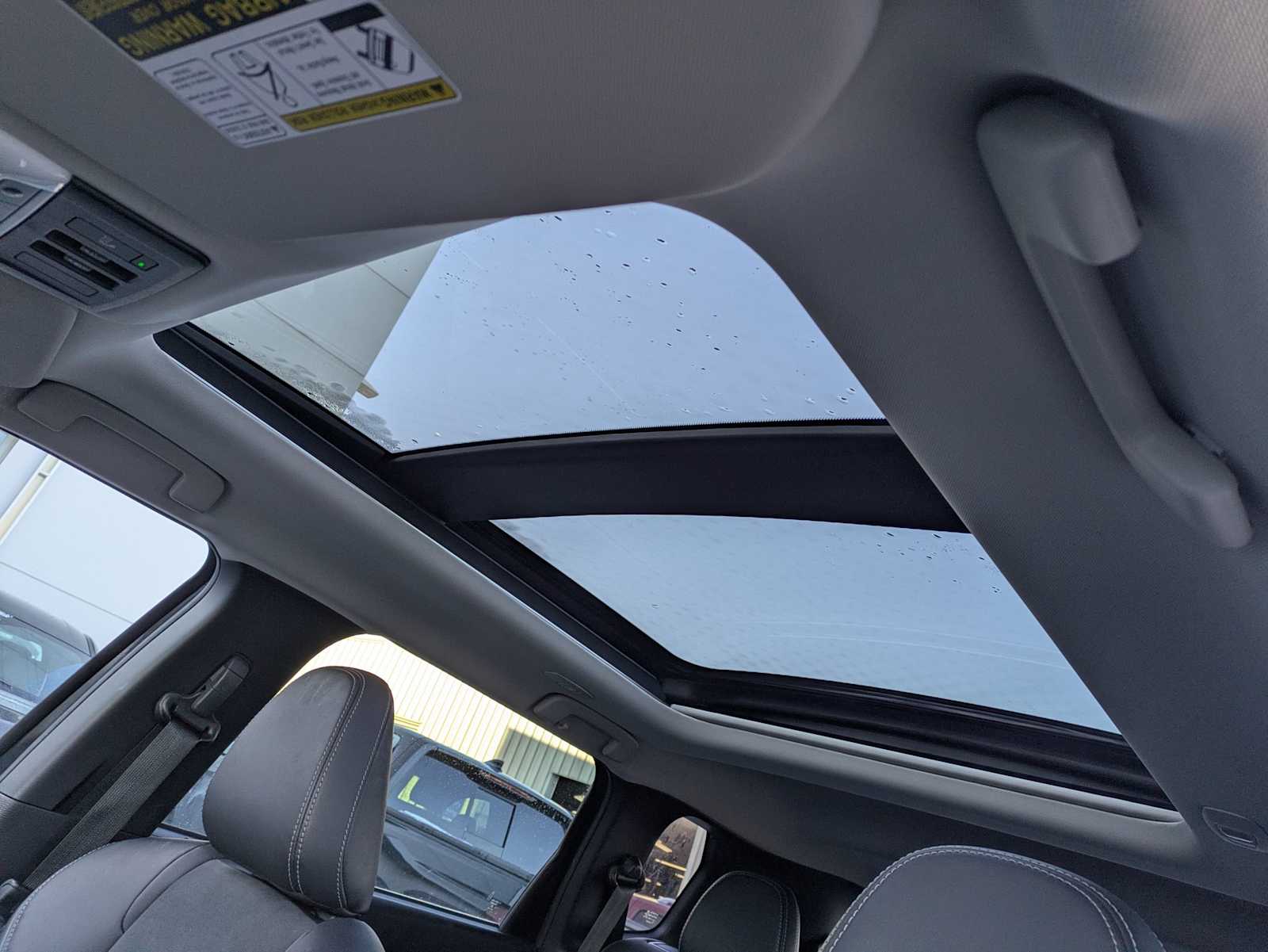 Thumbnail: 2023 Mitsubishi Outlander - 18