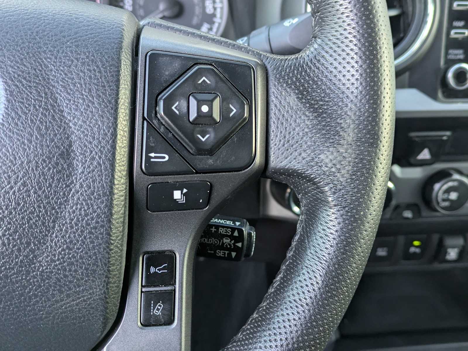 Thumbnail: 2020 Toyota Tacoma - 23