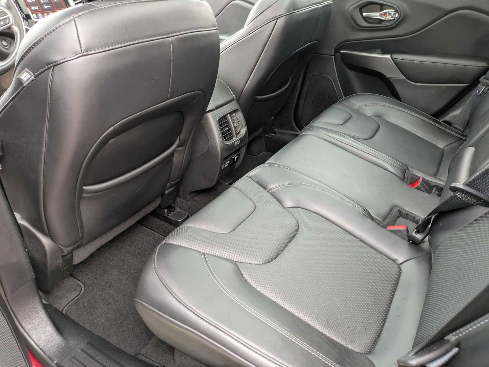 Thumbnail: 2021 Jeep Cherokee - 16