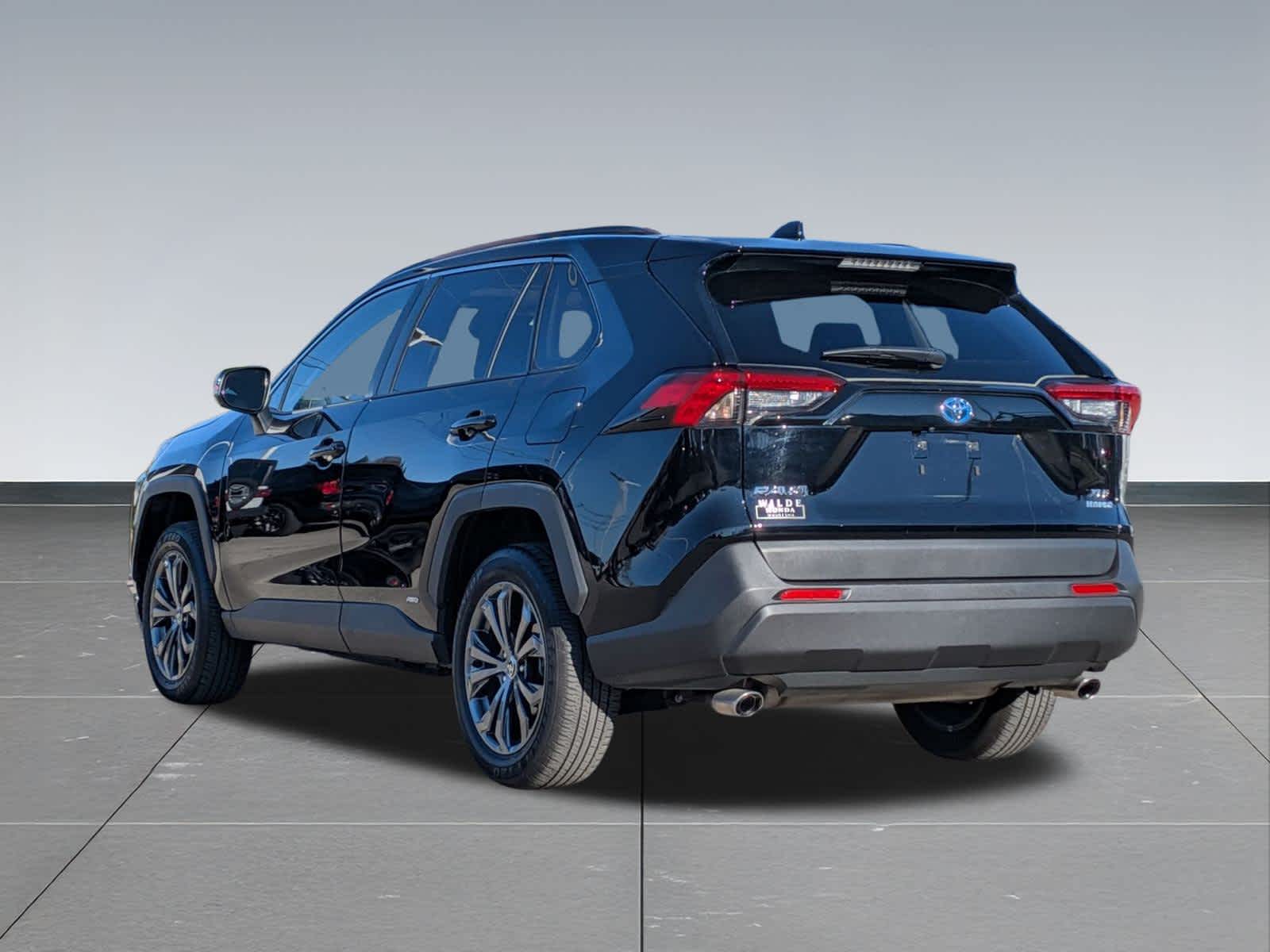 2023 Toyota RAV4 Hybrid XLE Premium photo 3