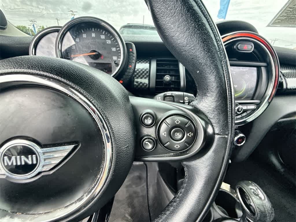 Thumbnail: 2017 MINI Cooper Hardtop - 25