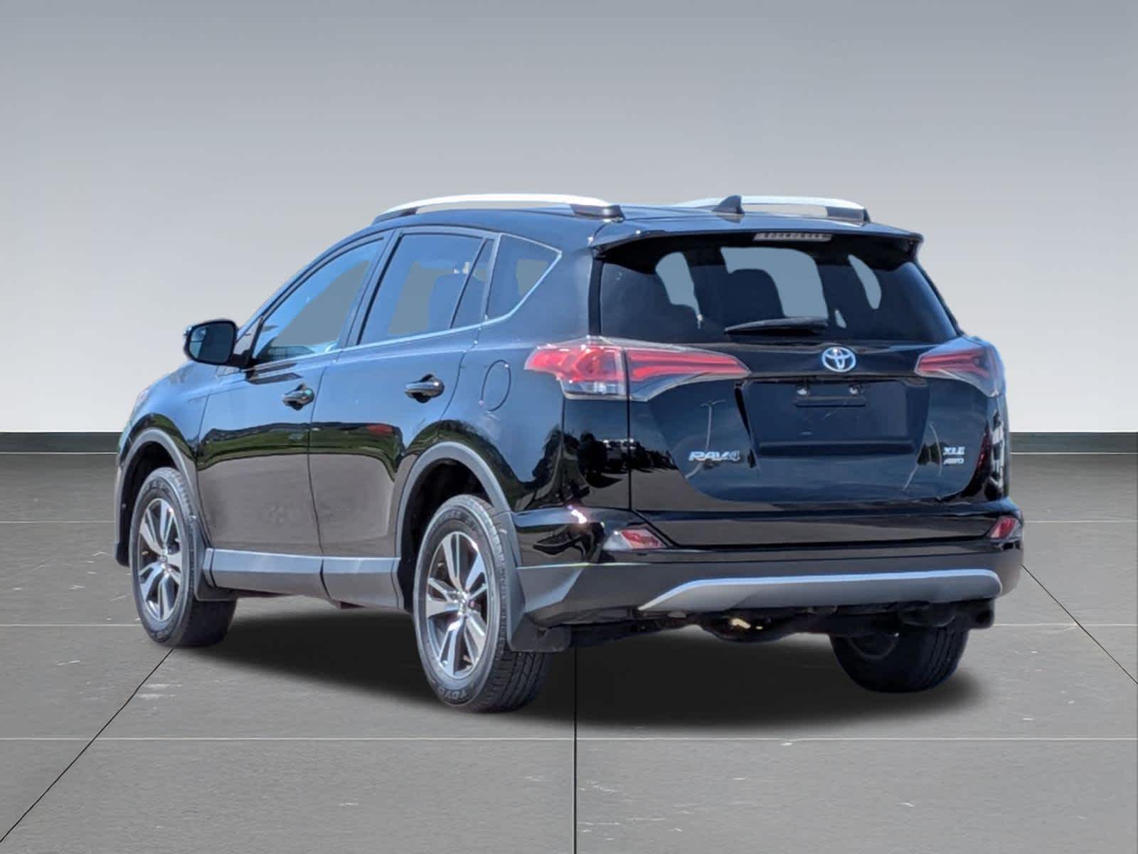 Thumbnail: 2016 Toyota RAV4 - 3
