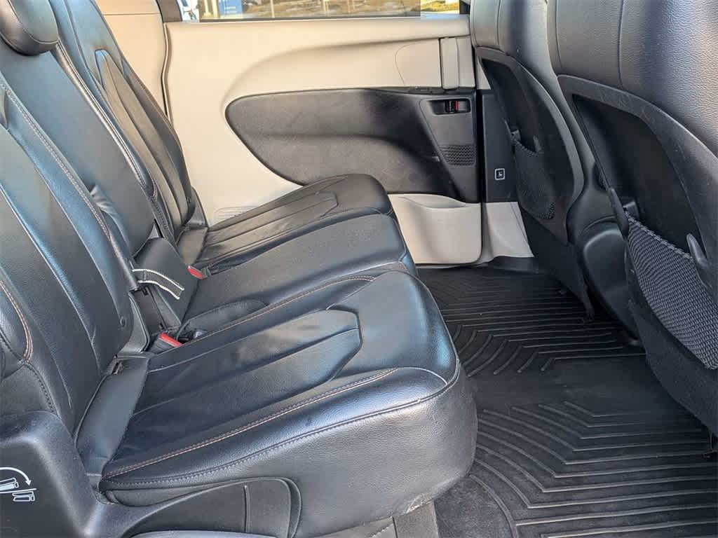 Thumbnail: 2017 Chrysler Pacifica - 20