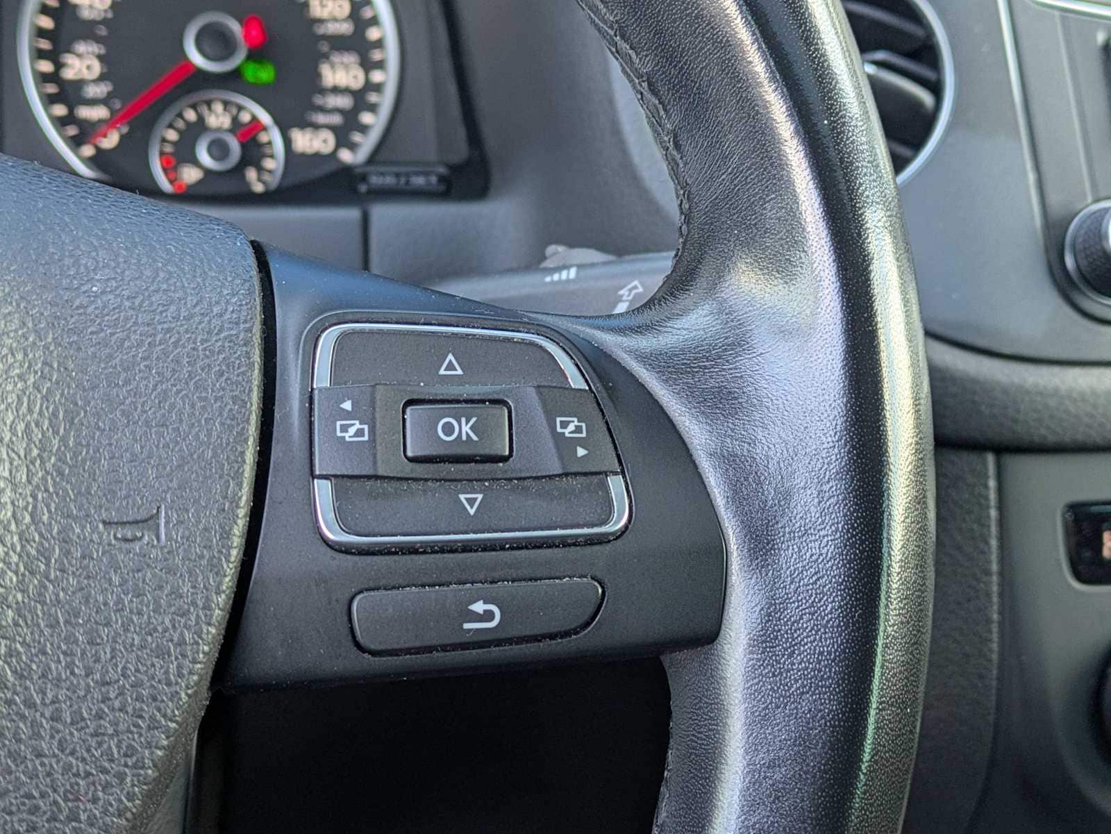 Thumbnail: 2016 Volkswagen Tiguan - 25