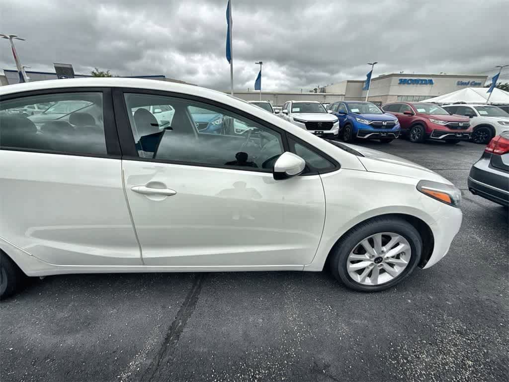 Thumbnail: 2017 Kia Forte - 8