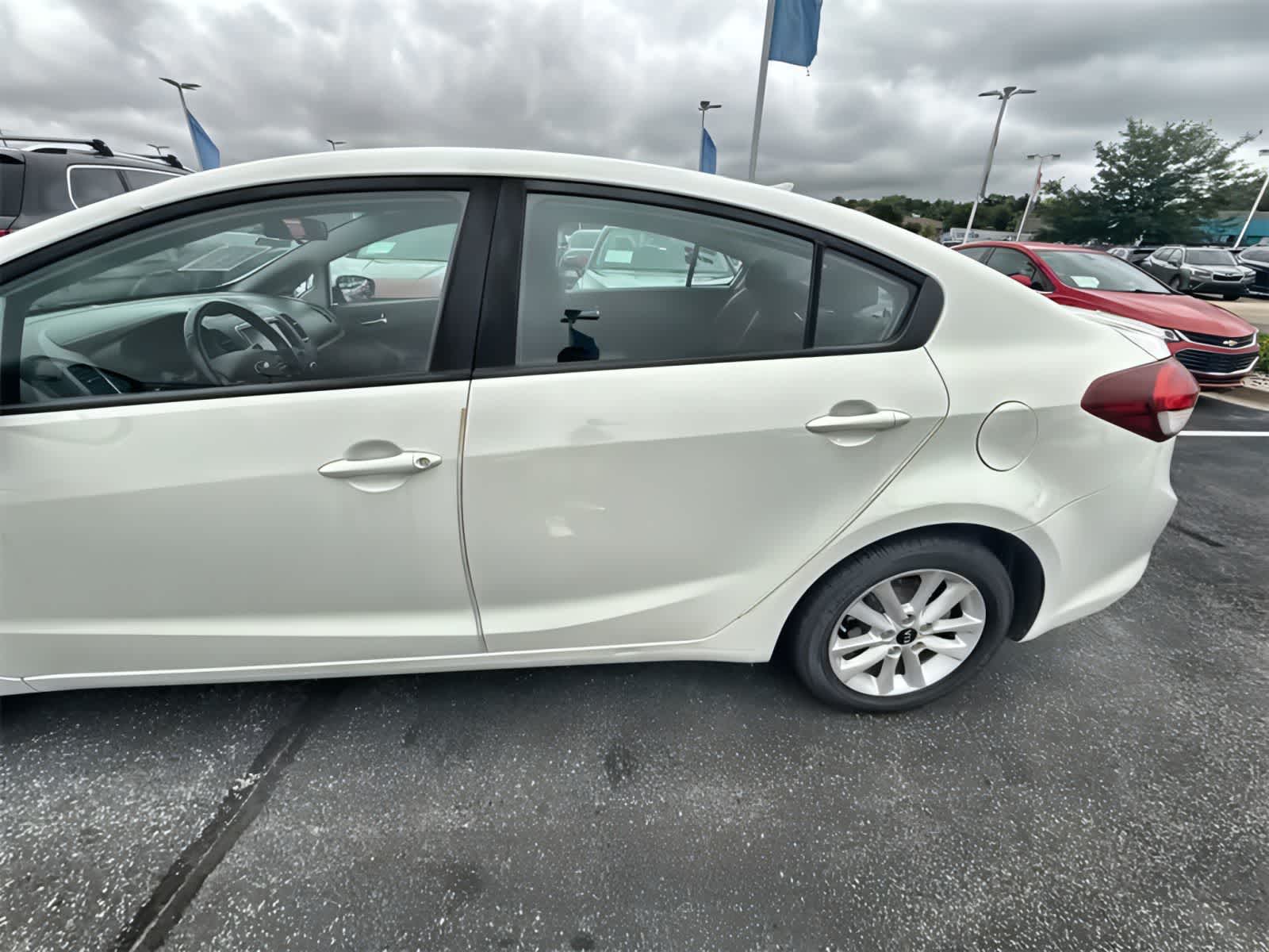 Thumbnail: 2017 Kia Forte - 4