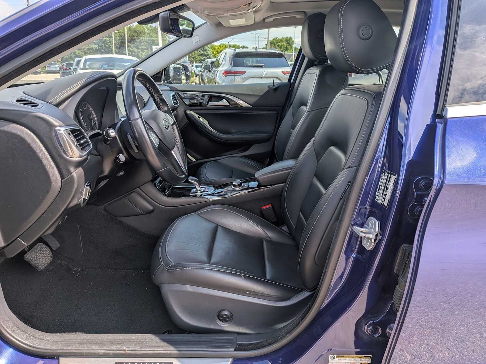 Thumbnail: 2018 INFINITI QX30 - 15