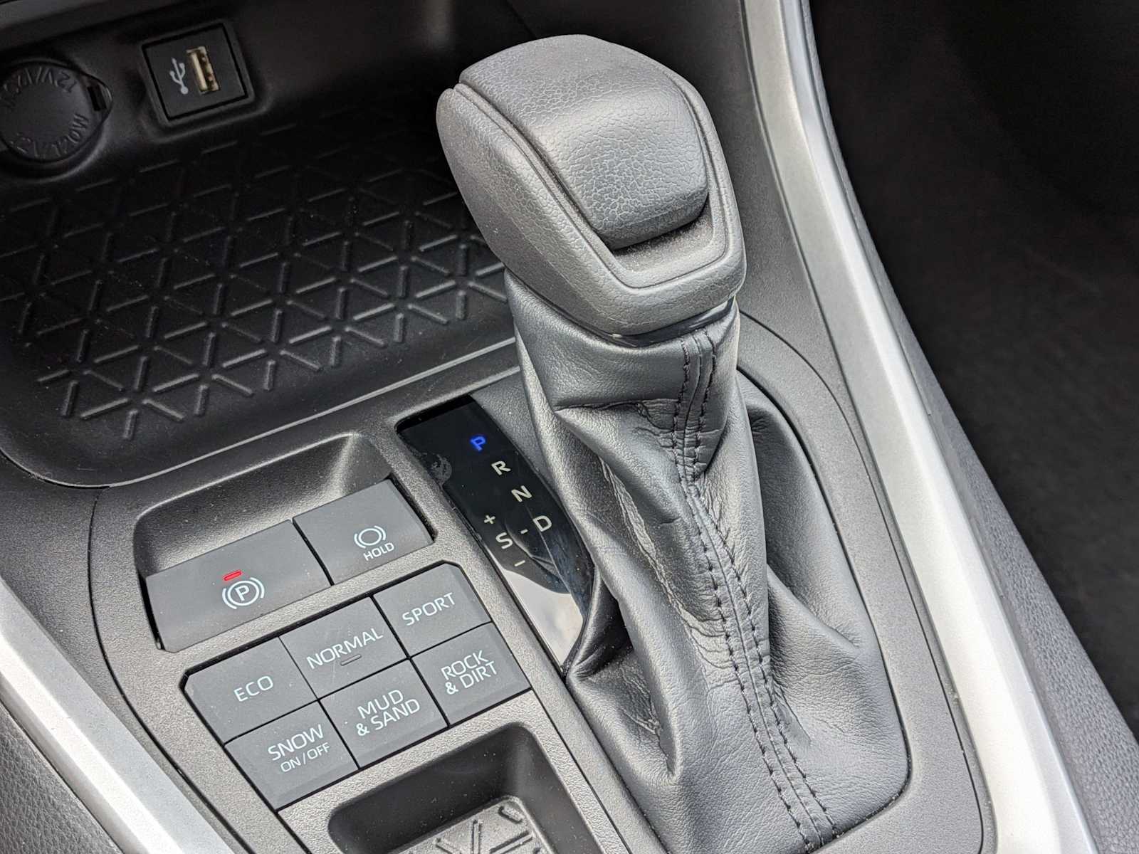 Thumbnail: 2023 Toyota RAV4 - 28