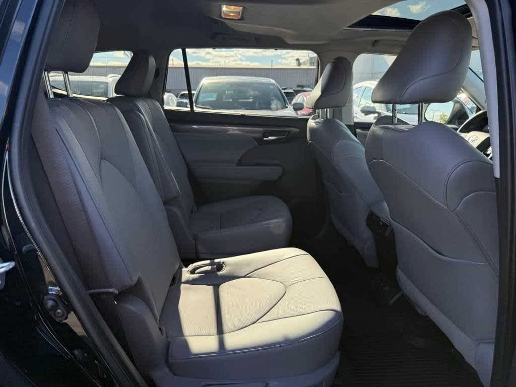 Thumbnail: 2021 Toyota Highlander - 8