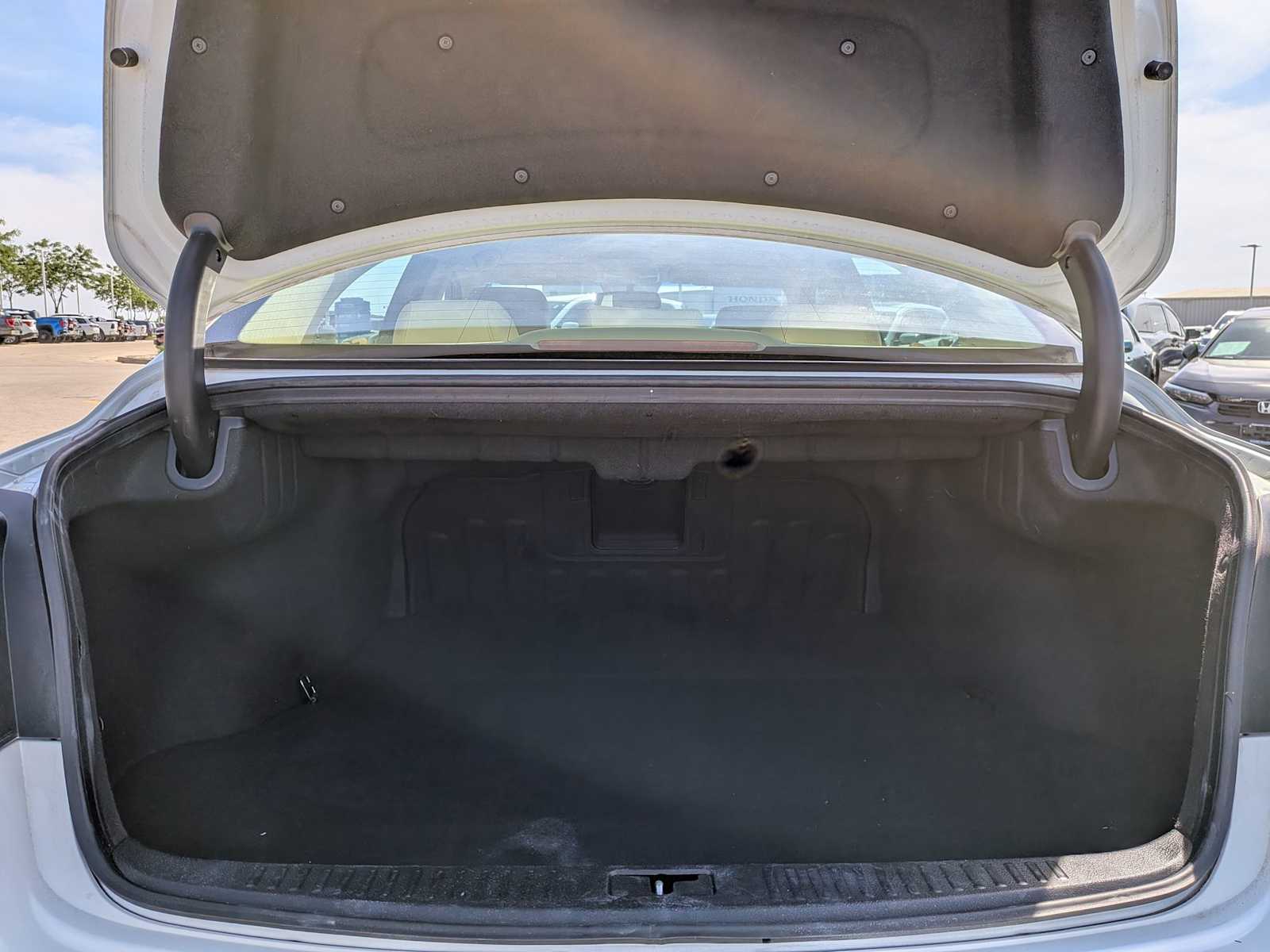 Thumbnail: 2011 Hyundai Genesis - 28