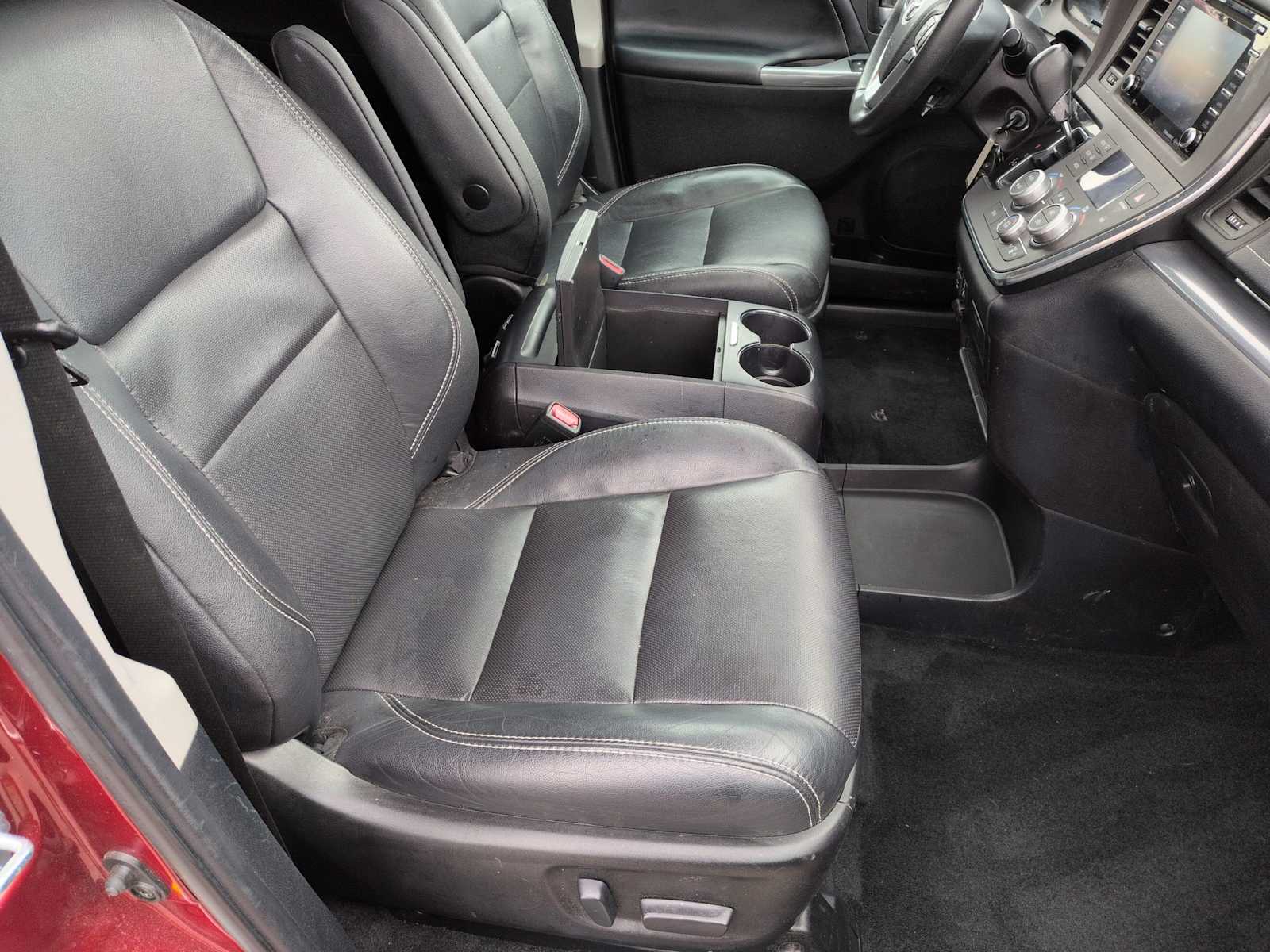 Thumbnail: 2018 Toyota Sienna - 20