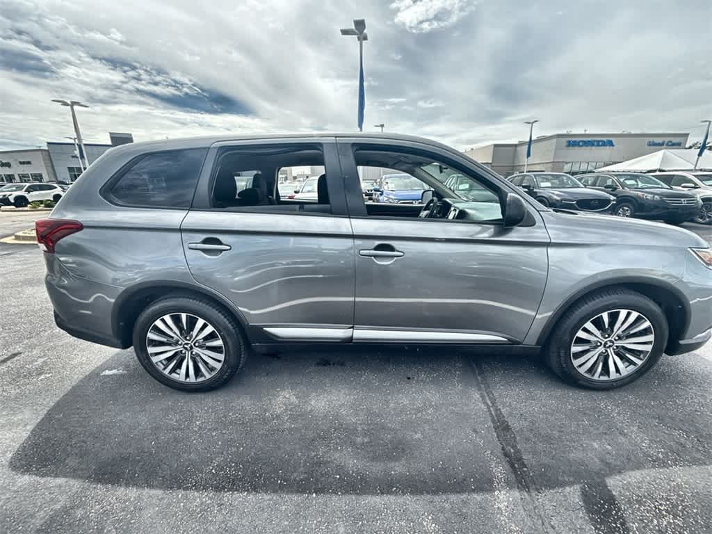 Thumbnail: 2020 Mitsubishi Outlander - 7