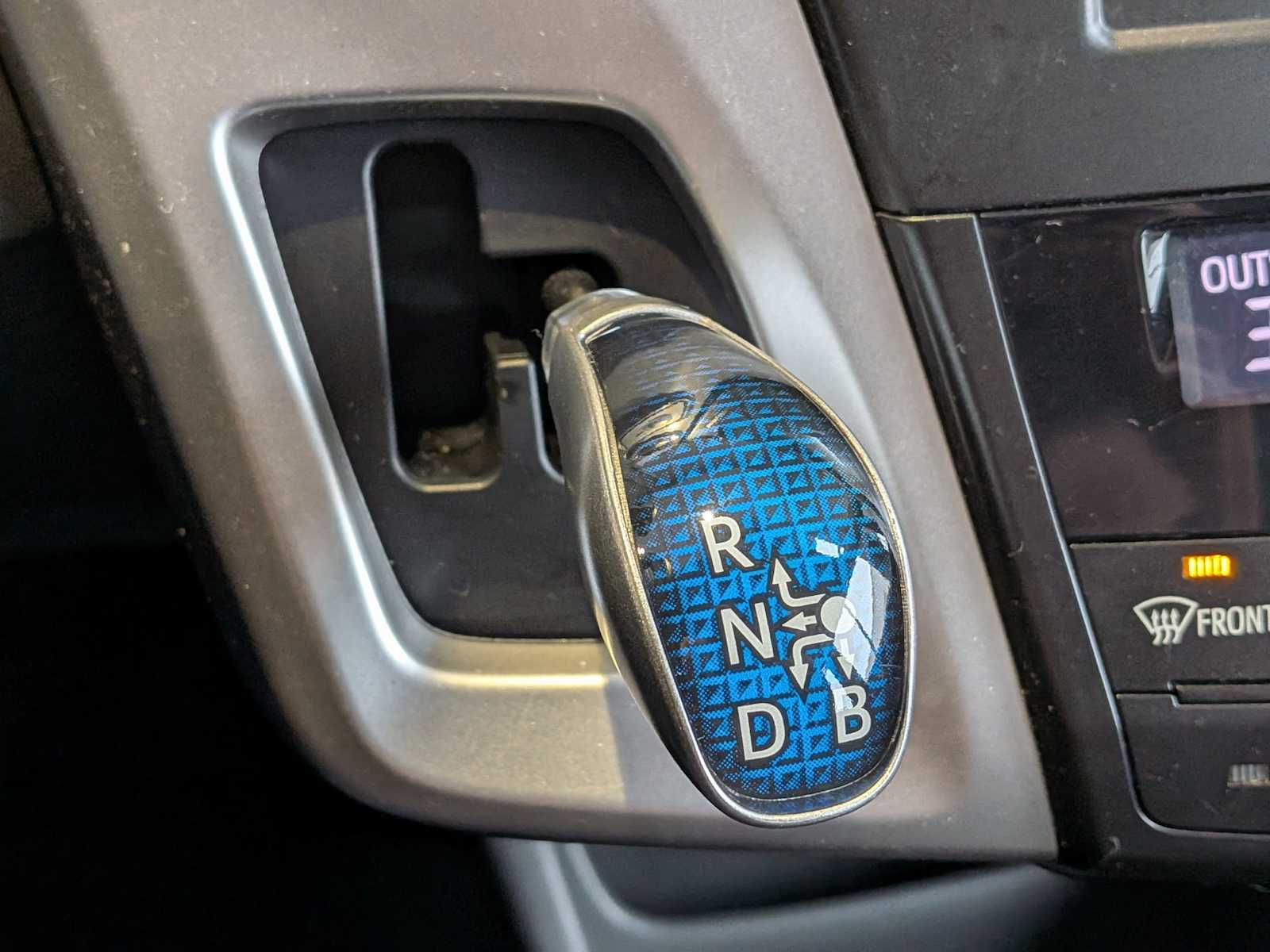 Thumbnail: 2014 Toyota Prius v - 27