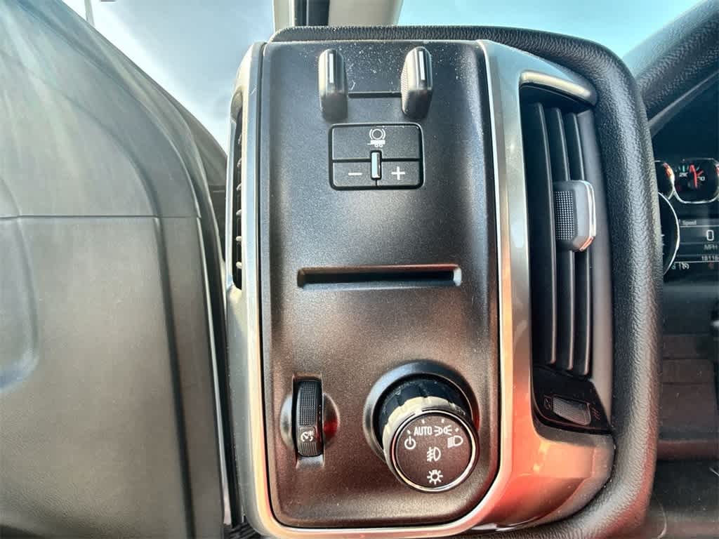 Thumbnail: 2019 Chevrolet Silverado 1500 - 16
