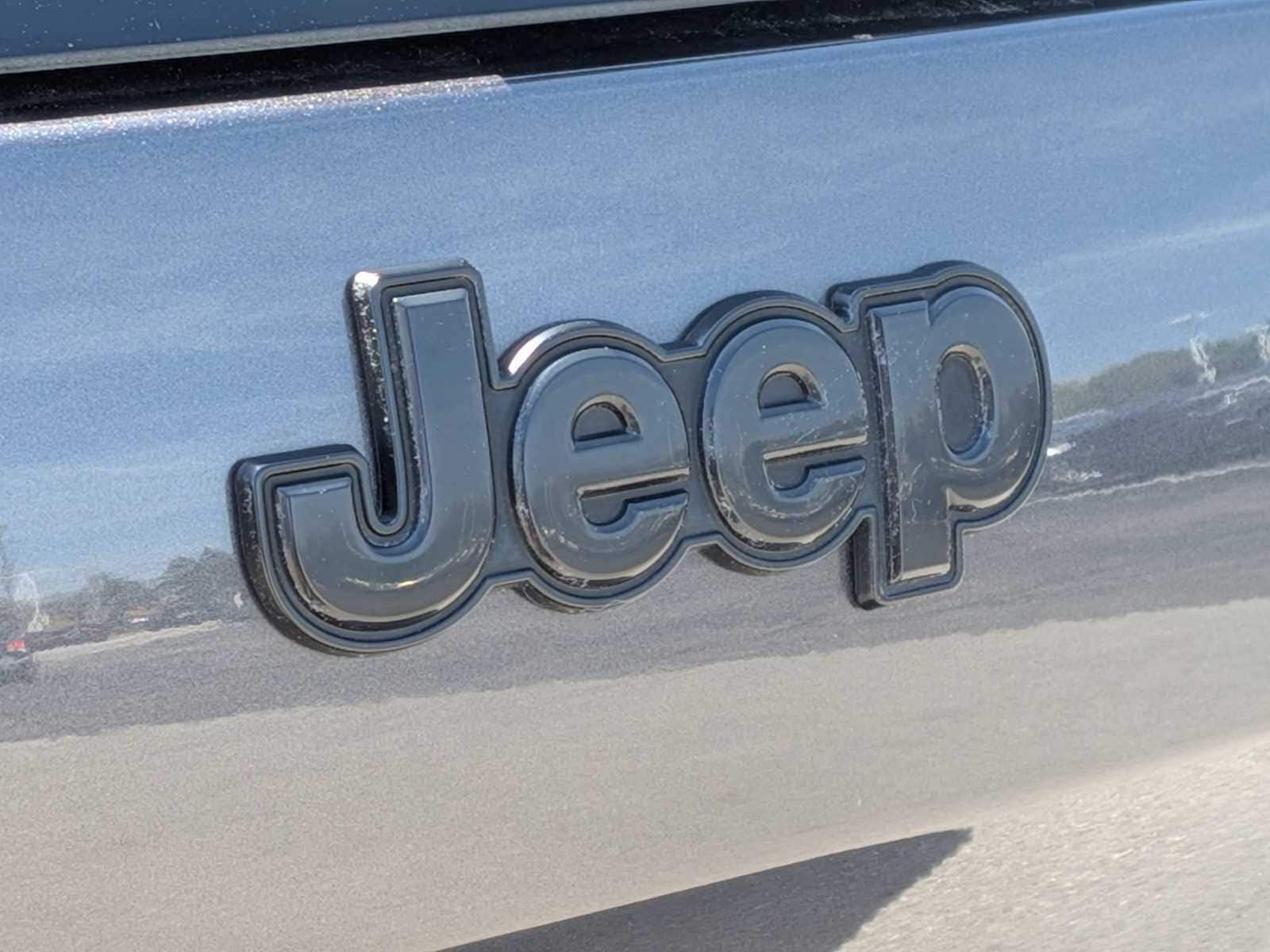 Thumbnail: 2016 Jeep Cherokee - 11