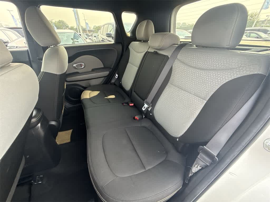Thumbnail: 2015 Kia Soul - 18
