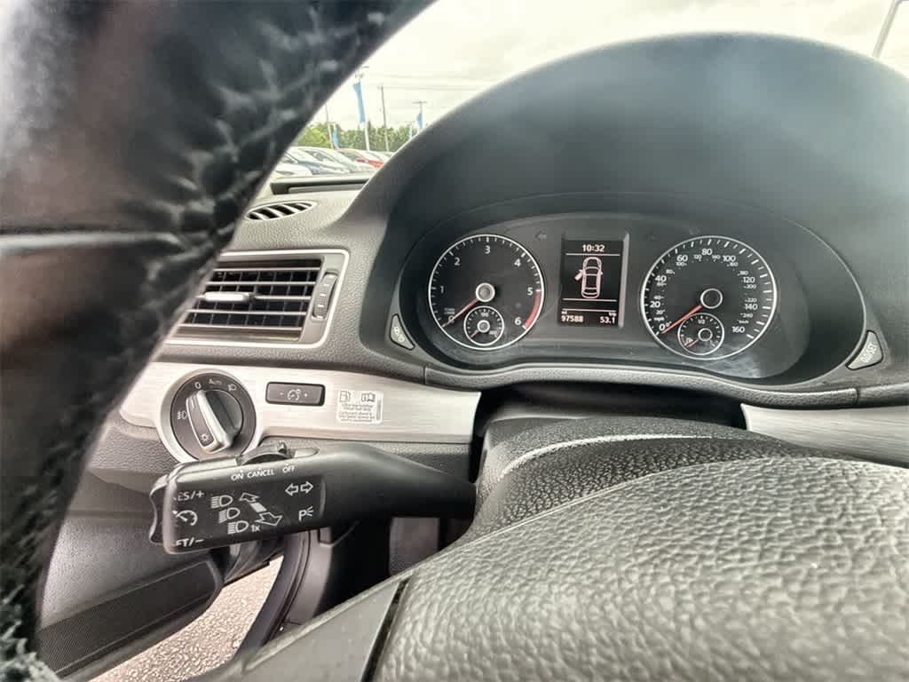 Thumbnail: 2013 Volkswagen Passat - 26