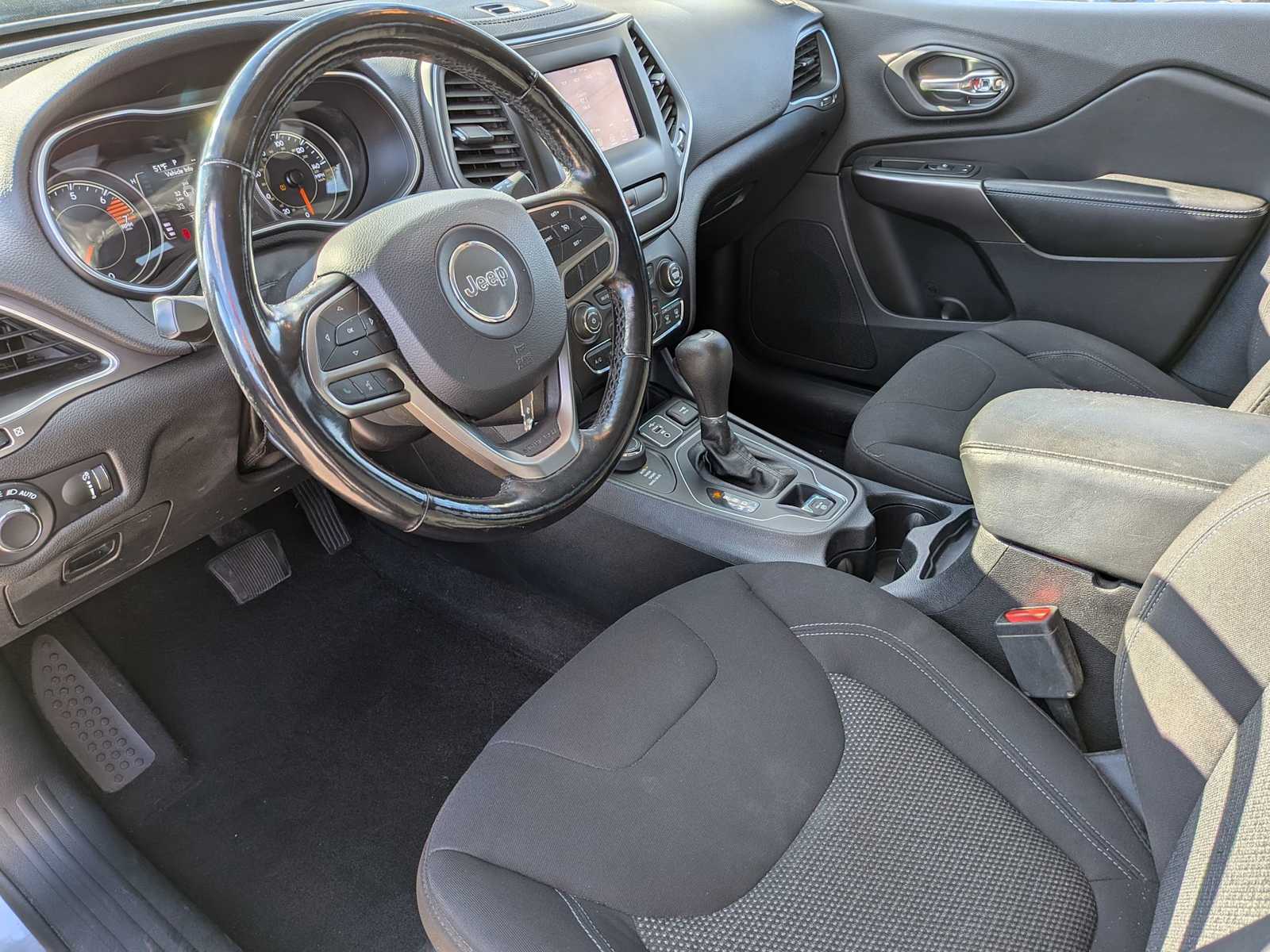 2020 Jeep Cherokee Latitude photo 2