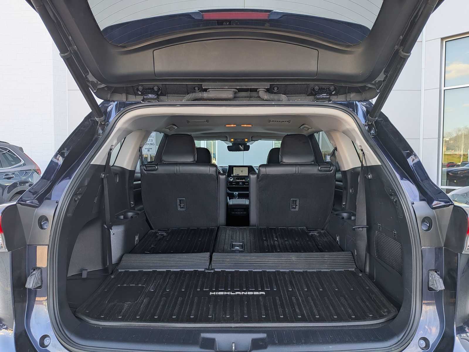 Thumbnail: 2023 Toyota Highlander - 33