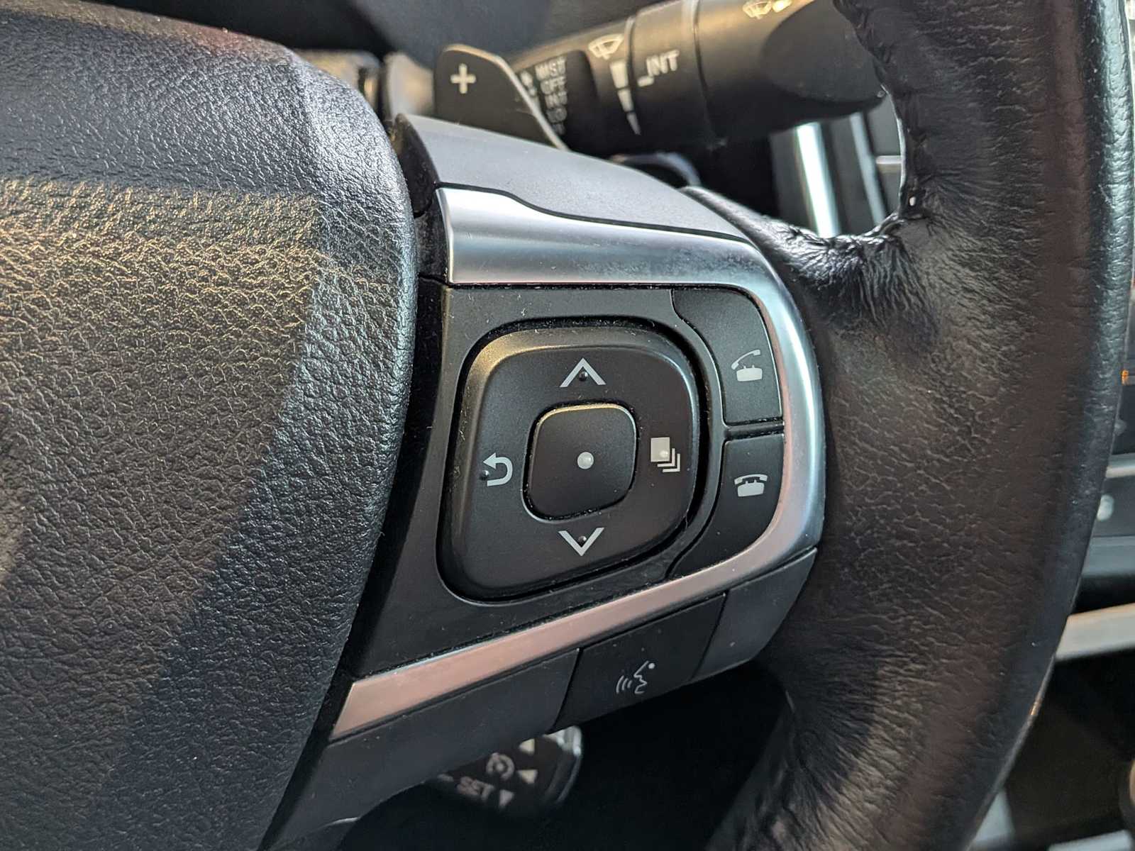 Thumbnail: 2016 Toyota Camry - 24