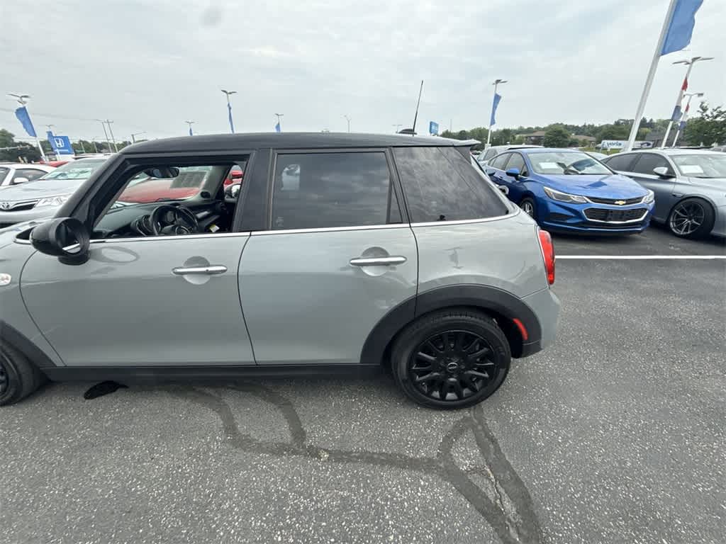 Thumbnail: 2017 MINI Cooper Hardtop - 4