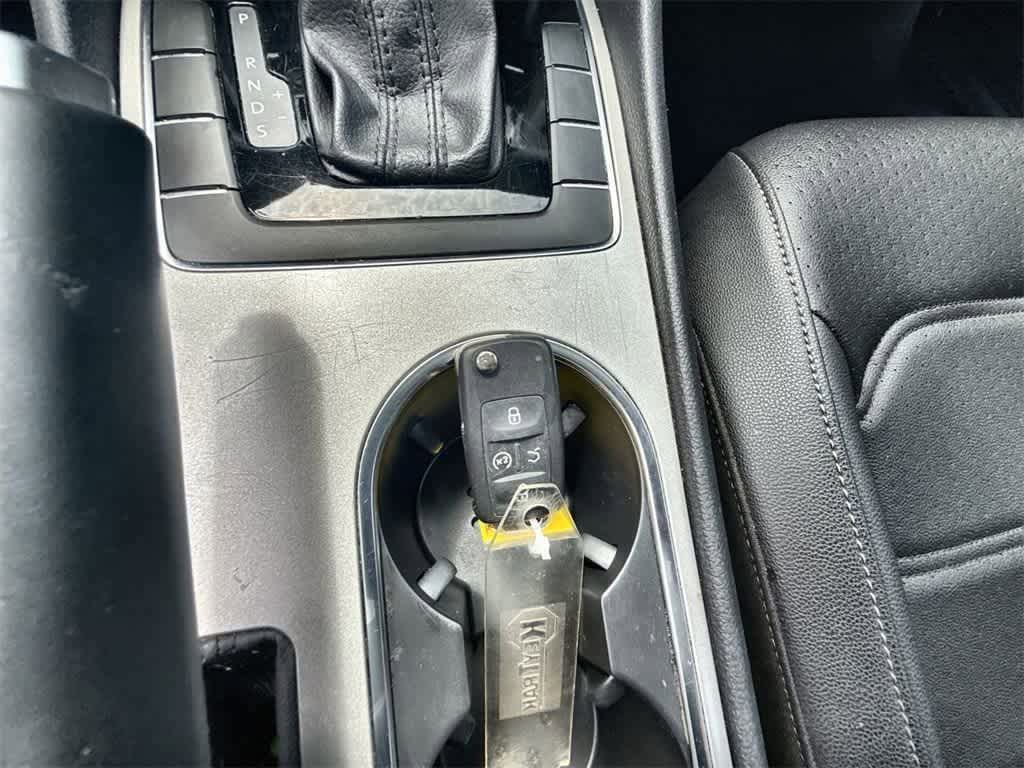 Thumbnail: 2022 Volkswagen Passat - 32