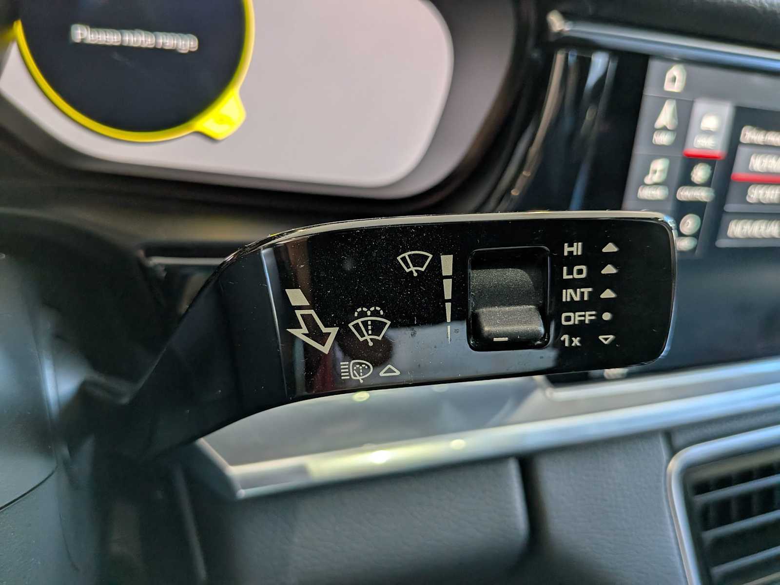 Thumbnail: 2017 Porsche Panamera - 26