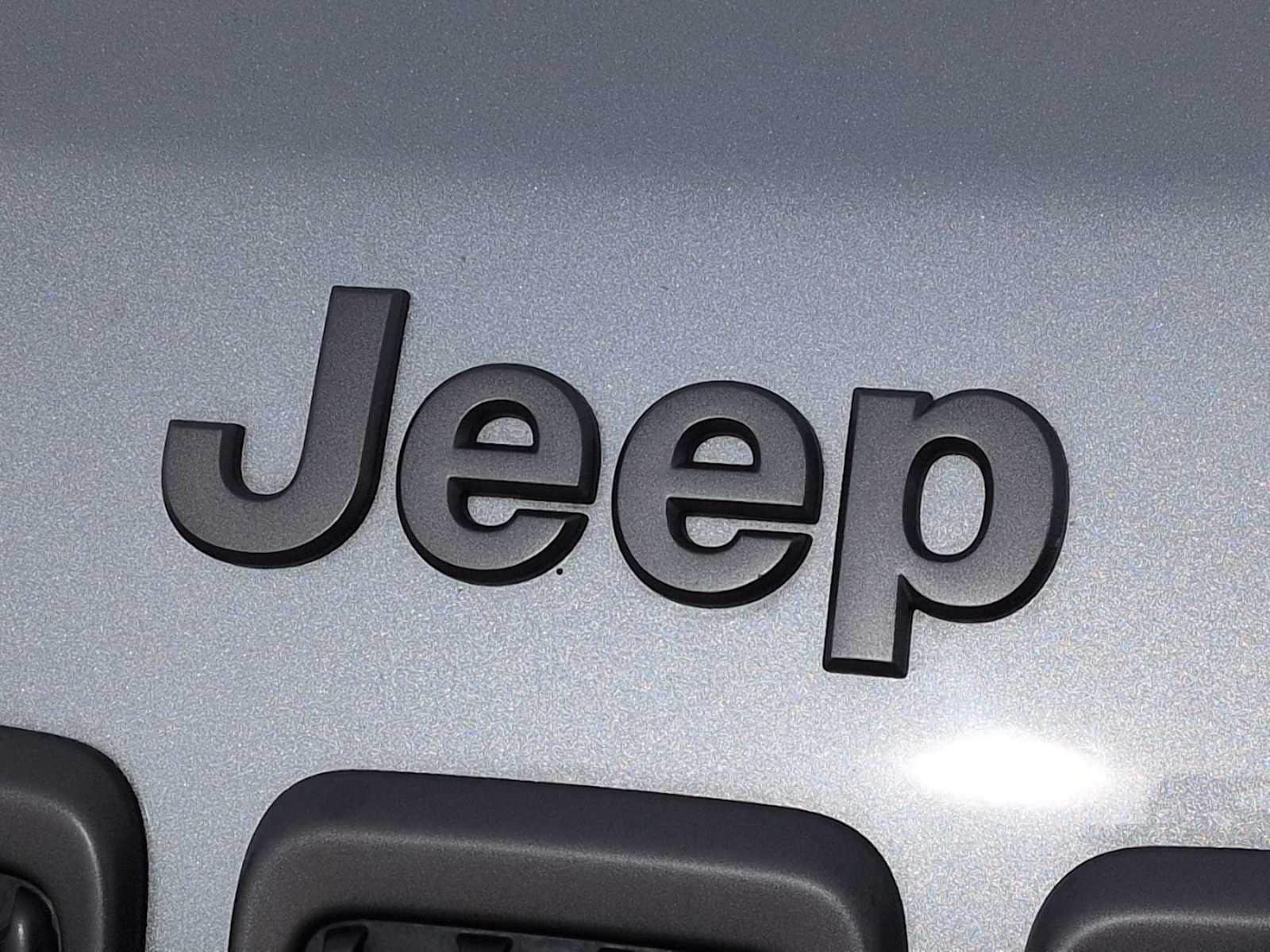 Thumbnail: 2021 Jeep Cherokee - 12