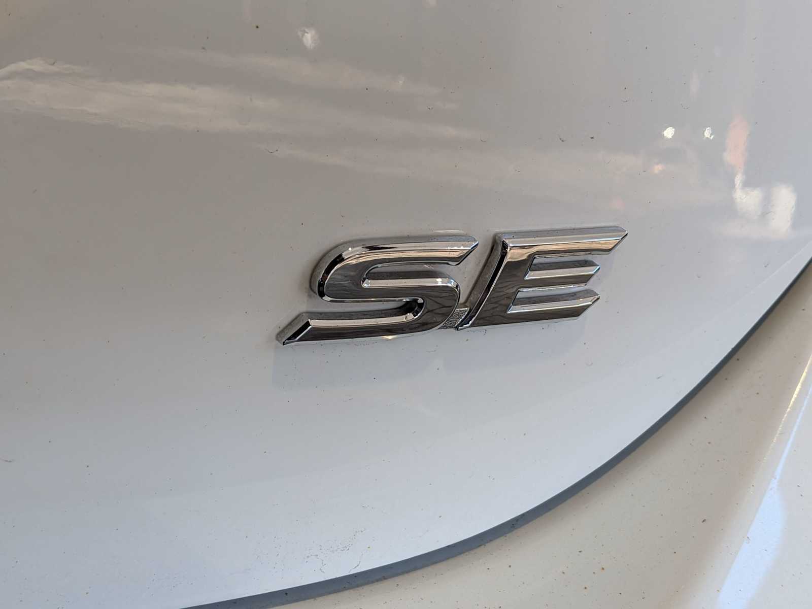 Thumbnail: 2022 Toyota Camry - 12