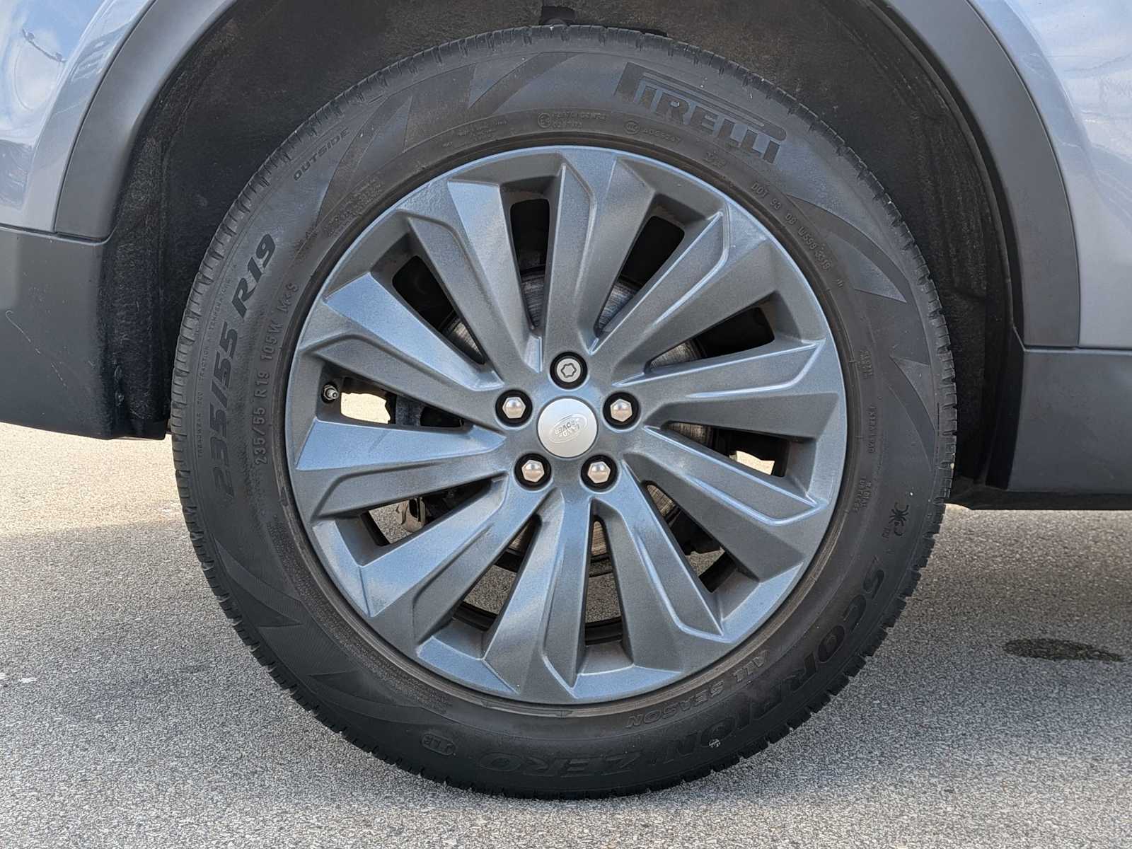 Thumbnail: 2020 Land Rover Discovery Sport - 13