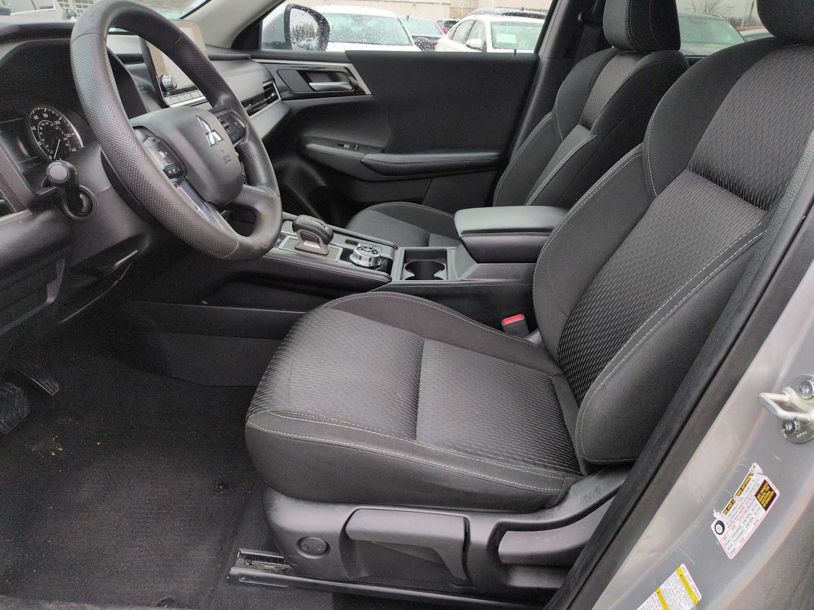 Thumbnail: 2022 Mitsubishi Outlander - 16