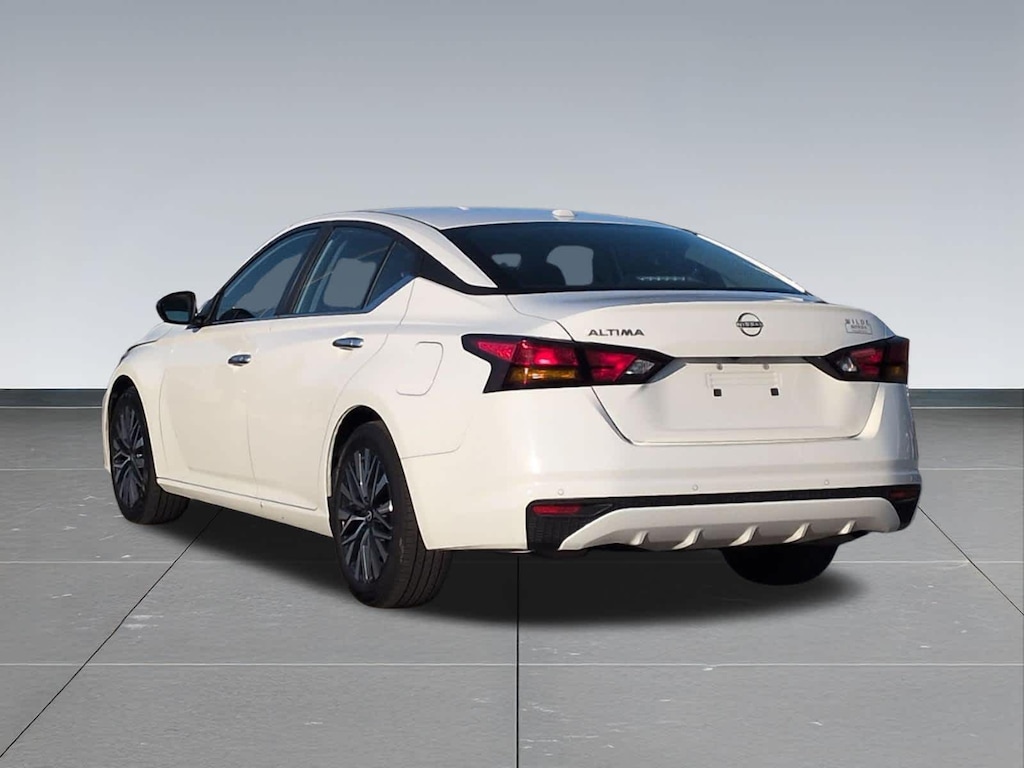 Used 2025 Nissan Altima SV Sedan
