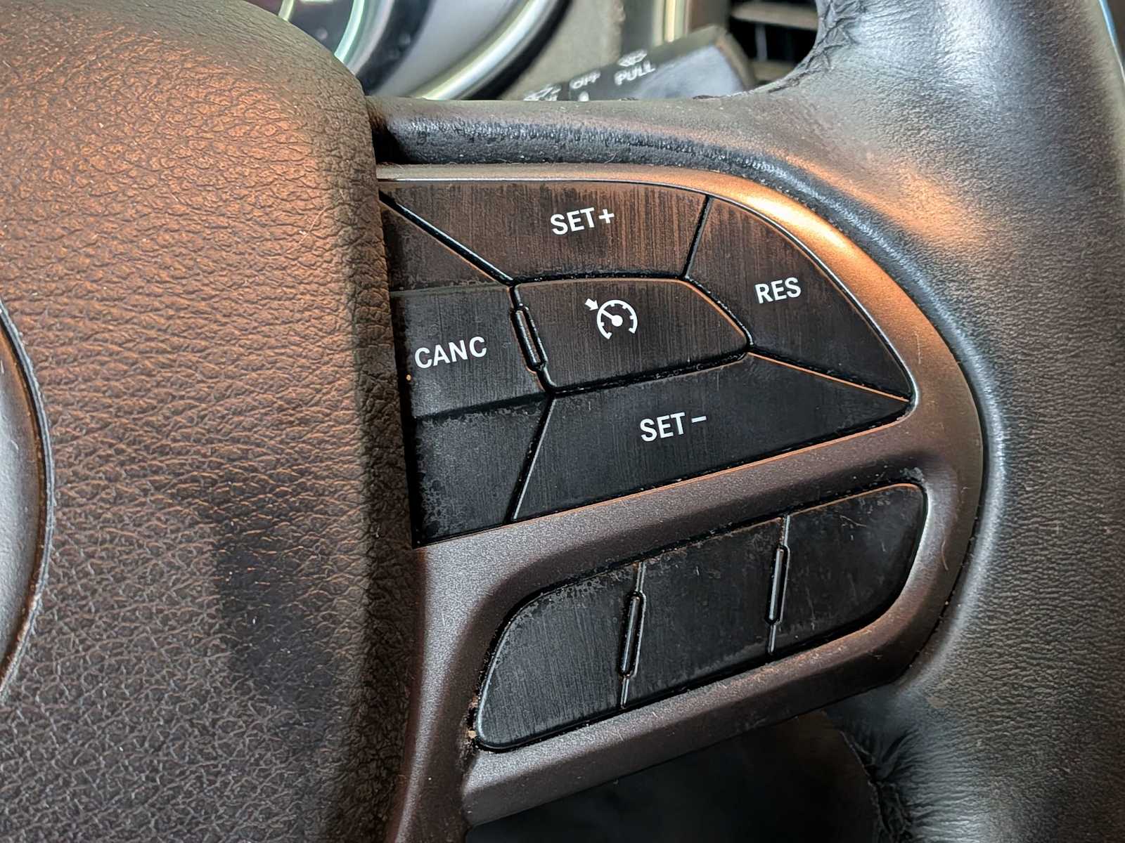 Thumbnail: 2019 Jeep Cherokee - 24