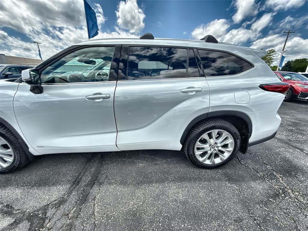 Thumbnail: 2022 Toyota Highlander - 4