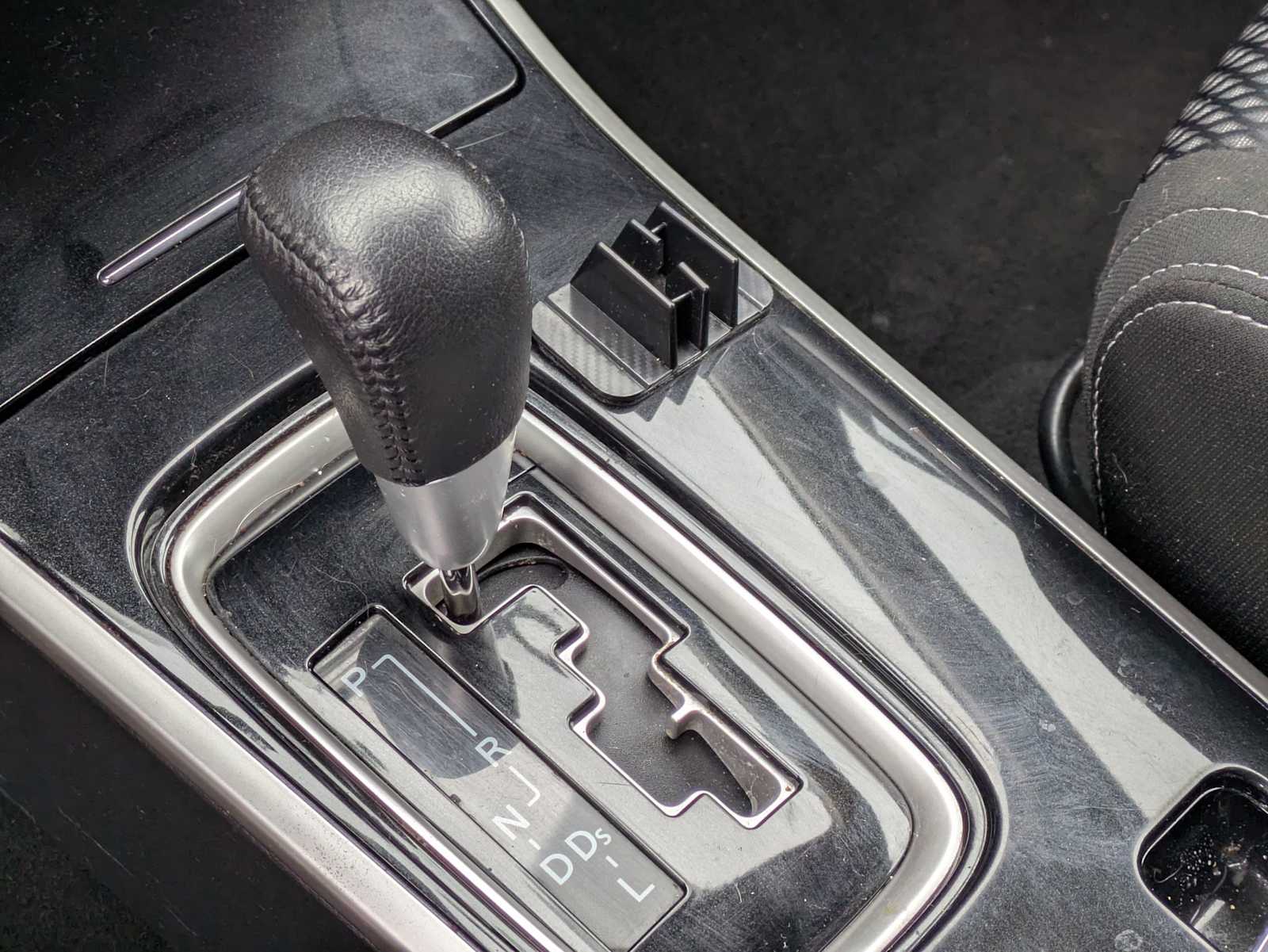 Thumbnail: 2017 Mitsubishi Outlander - 15